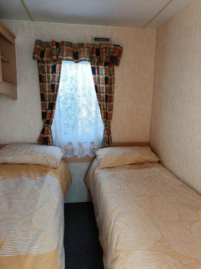 Rhosfeillion Static Caravan Appartement Llangefni Buitenkant foto